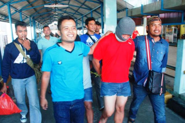 Samsul (38) salahsatu pemilik boat pengangkut TKI illegal yang karam di perairan Berakit Bintan  yang tertangkap di Batam dan di.JPG